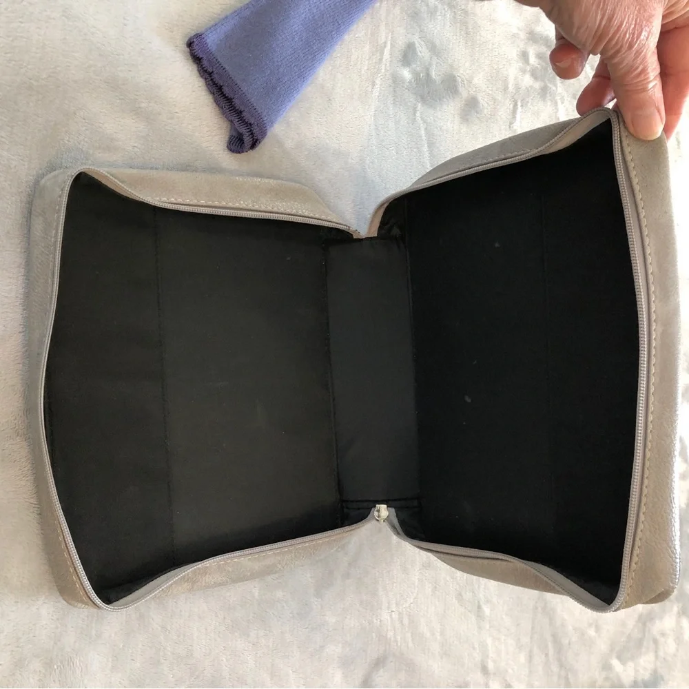 Book cover and carrier - Picture 5 of 7